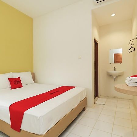 Reddoorz Plus @ Slamet Riyadi Surakarta  Exterior photo