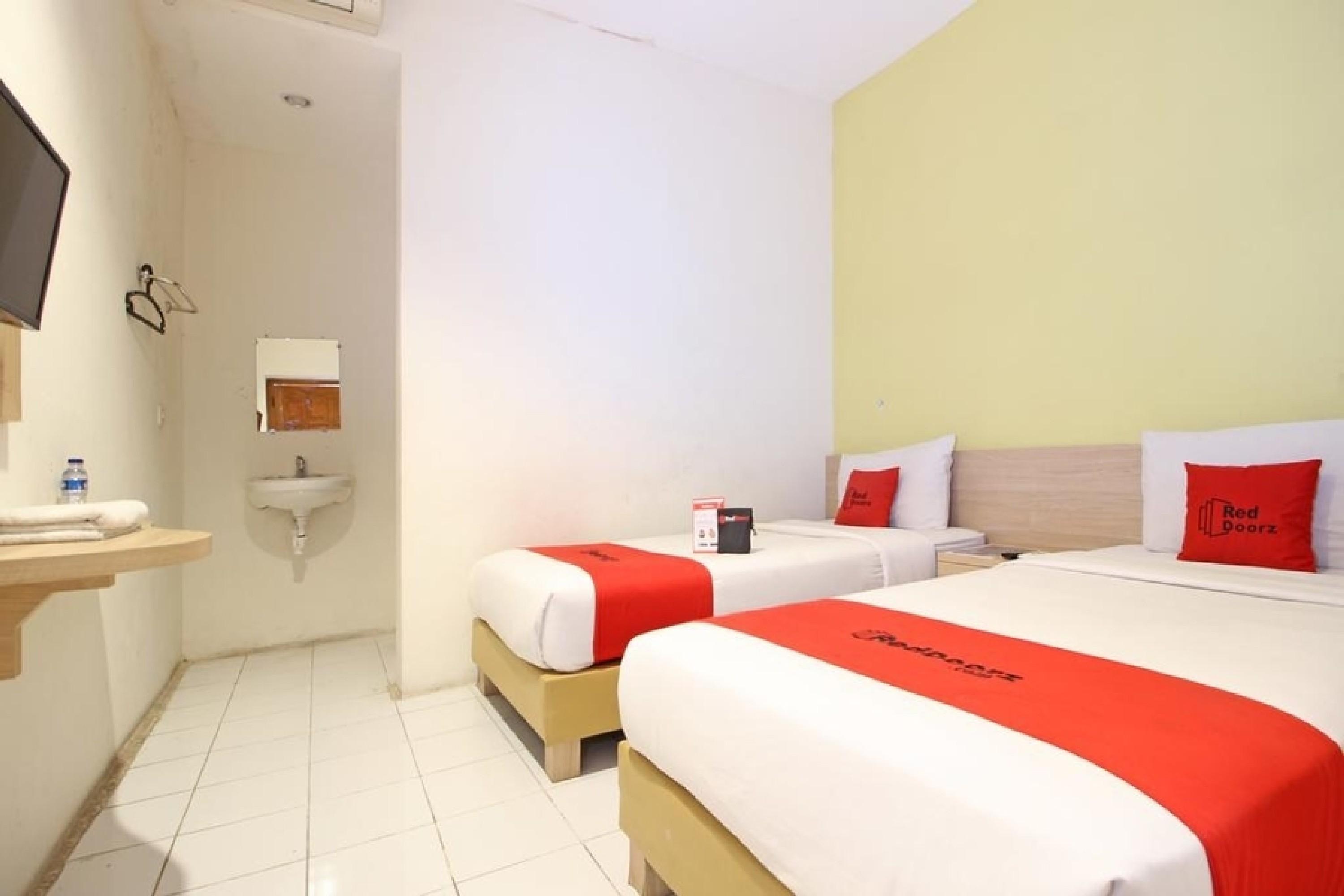 Reddoorz Plus @ Slamet Riyadi Surakarta  Exterior photo
