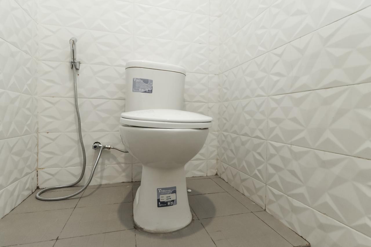 Reddoorz Plus @ Slamet Riyadi Surakarta  Exterior photo