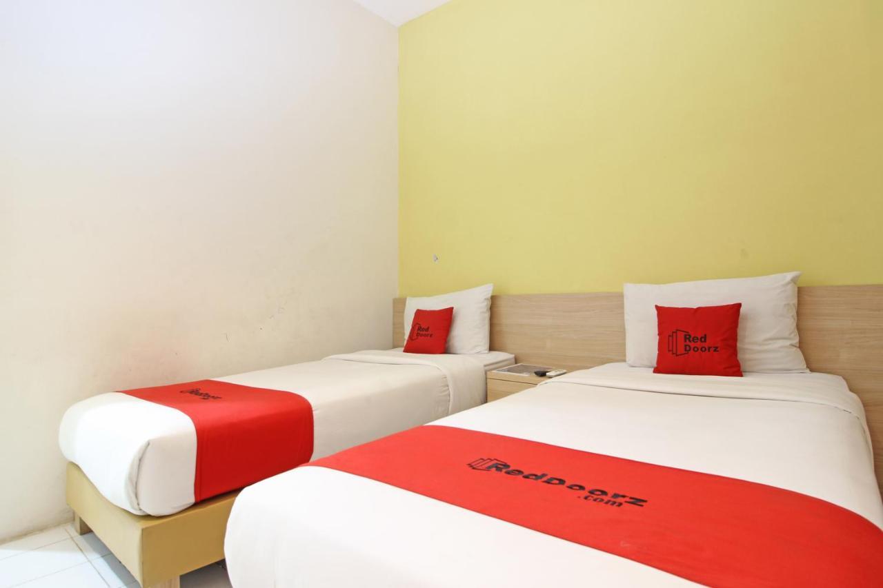 Reddoorz Plus @ Slamet Riyadi Surakarta  Exterior photo