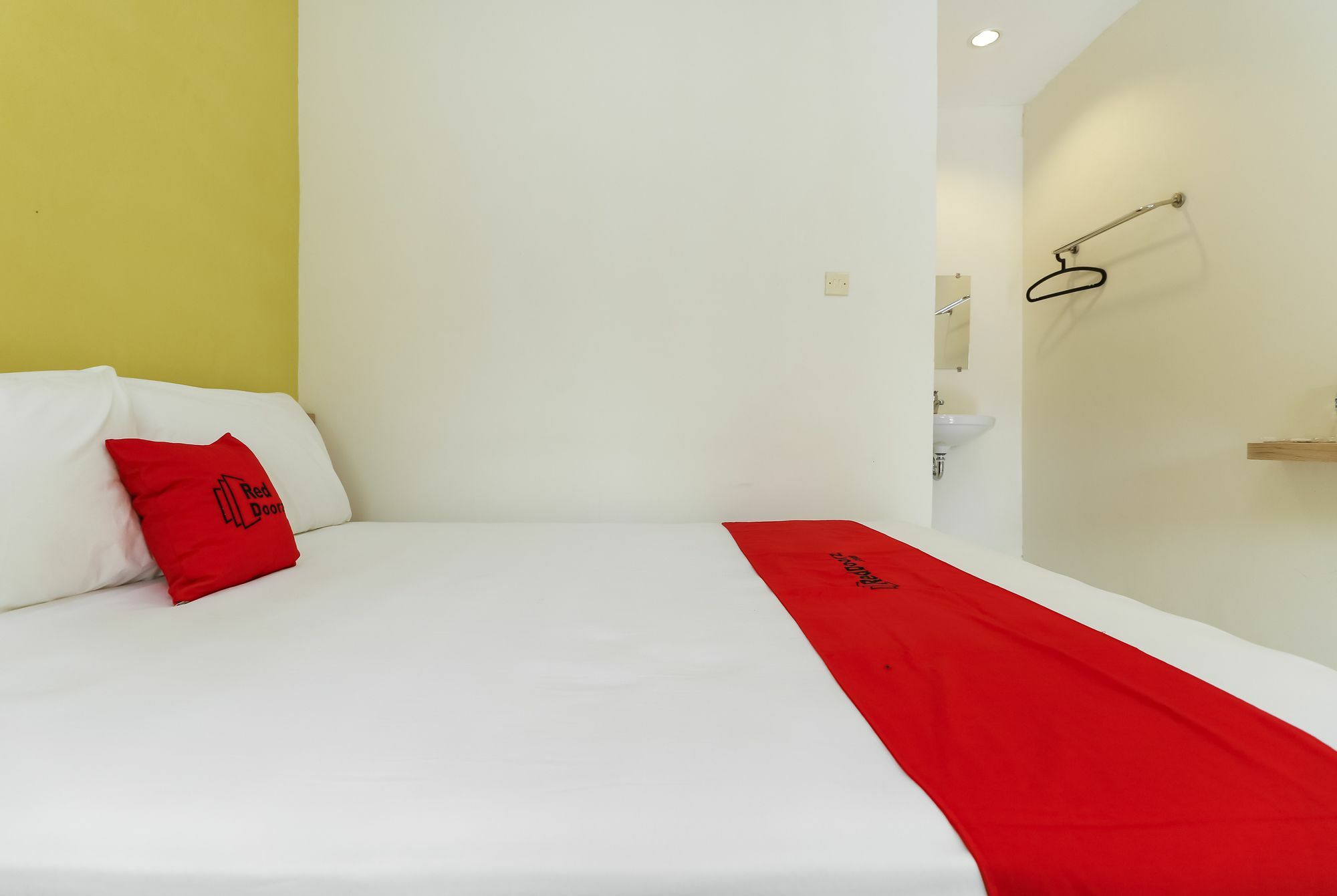 Reddoorz Plus @ Slamet Riyadi Surakarta  Exterior photo